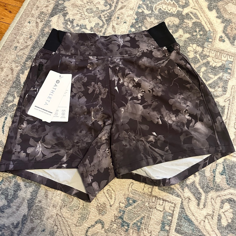 NEW Athleta Women’s Brooklyn Printed Floral Semi-Fitted Athletic Shorts